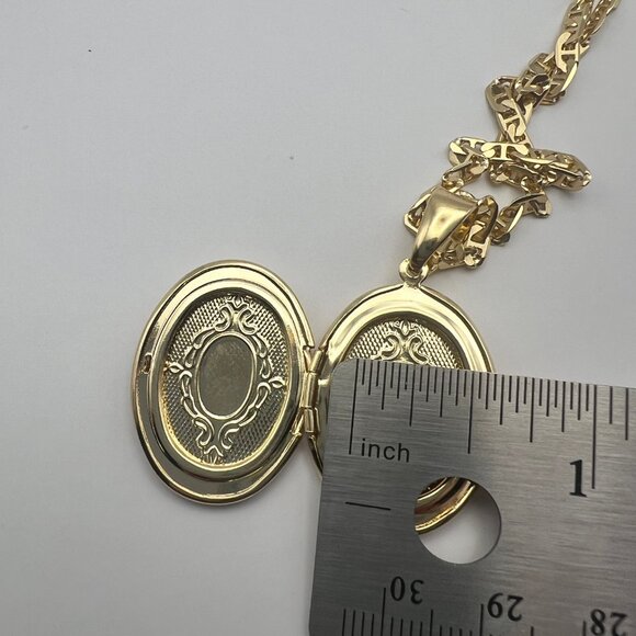 Beautiful BZL Locket and chain - Picture 11 of 12